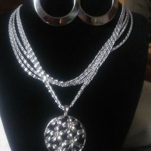 Necklace and earring set